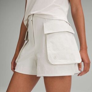 Lululemon Relaxed-Fit Super-High-Rise Cargo Short 4" Light light Green Size 10